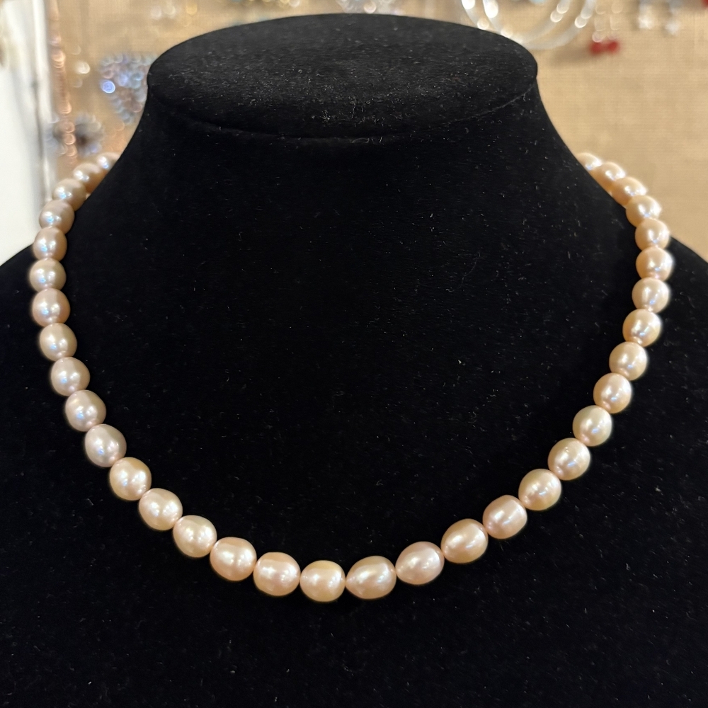 Elegant Pearl Necklace